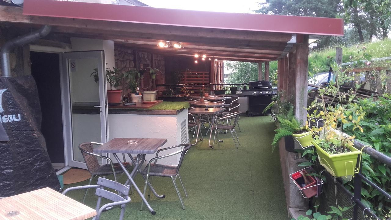 Logis Hotel Restaurant De La Dore Vertolaye Exterior foto